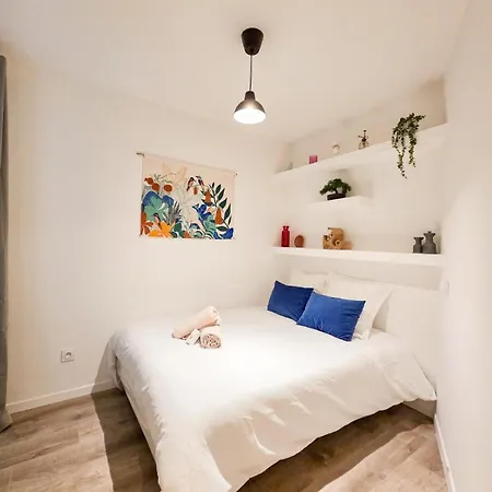 Rdc, Central, Proche Gare Appartement
