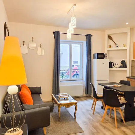 Rdc, Central, Proche Gare Appartement *