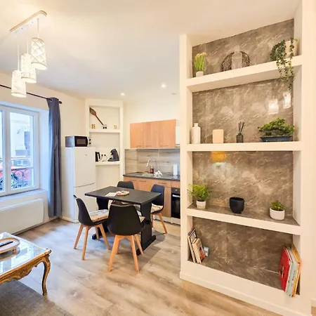 Rdc, Central, Proche Gare Appartement *