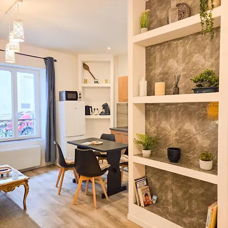 Rdc, Central, Proche Gare Appartement *